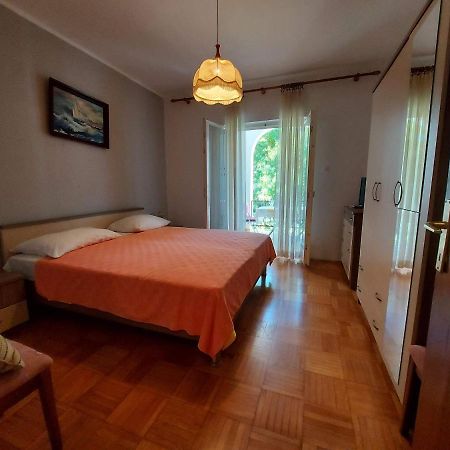Apartments Fam Tomasic Baska  Exterior photo