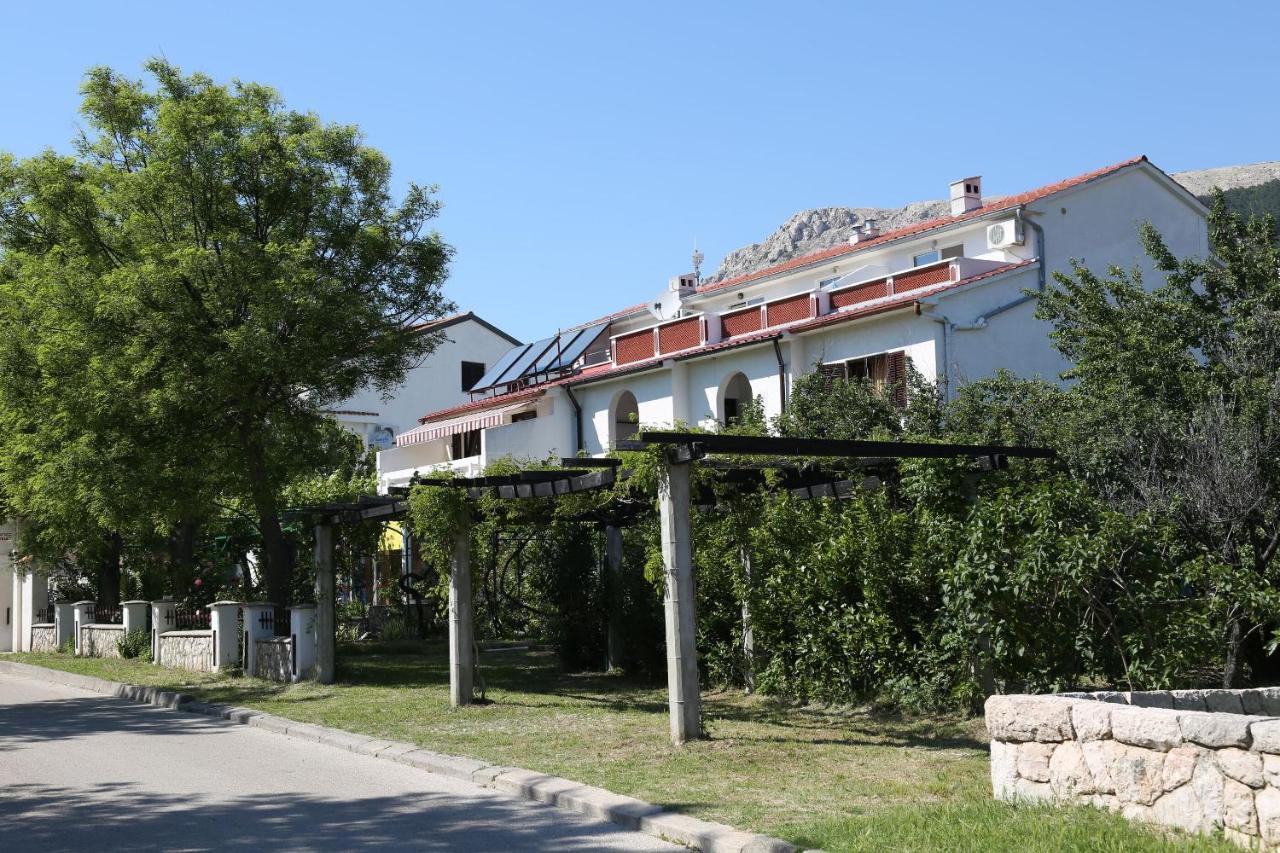Apartments Fam Tomasic Baska  Exterior photo